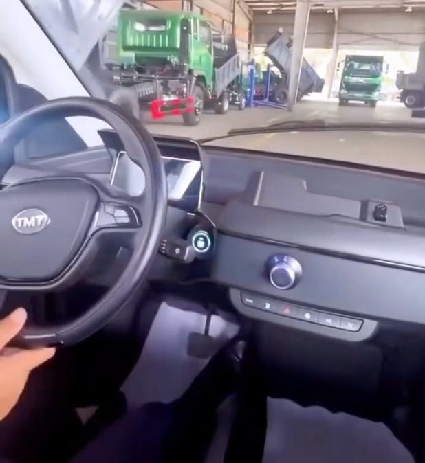 Xe điện mini 2 chỗ 120 triệu: Cú hích hay trào lưu?