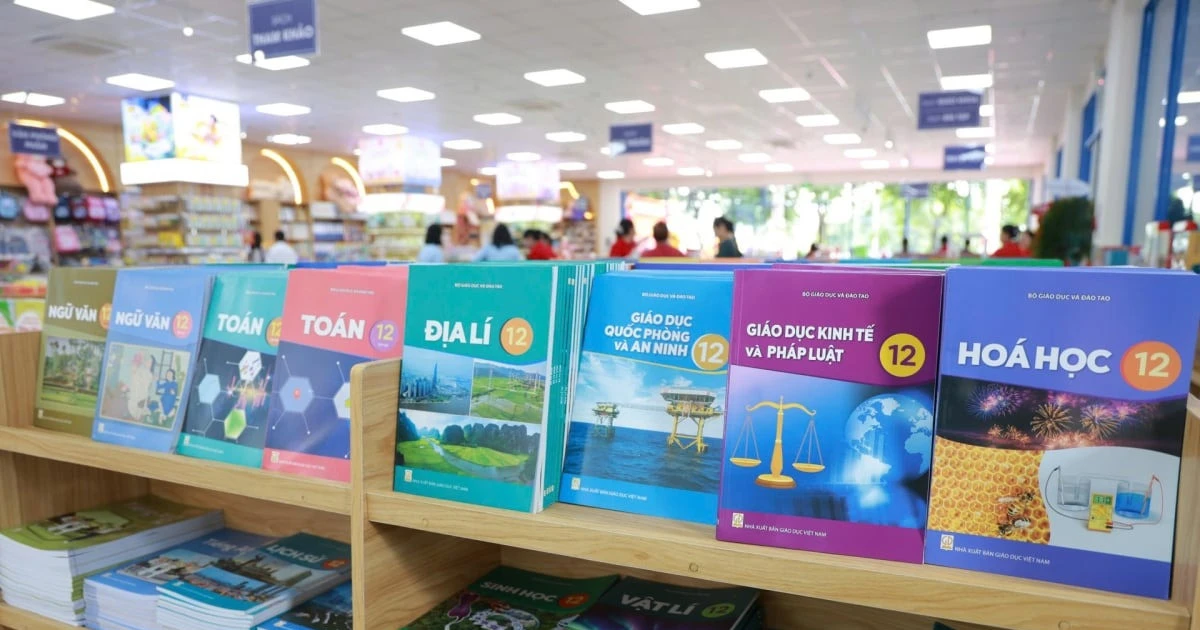 Sách giáo khoa giá cao trên sàn online: phụ huynh phải tỉnh táo