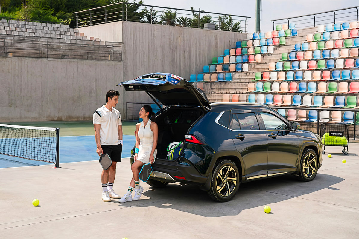 Xe hybrid Nhật Bản chiếm sóng: Innova Cross HEV bất ngờ soán ngôi Corolla Cross