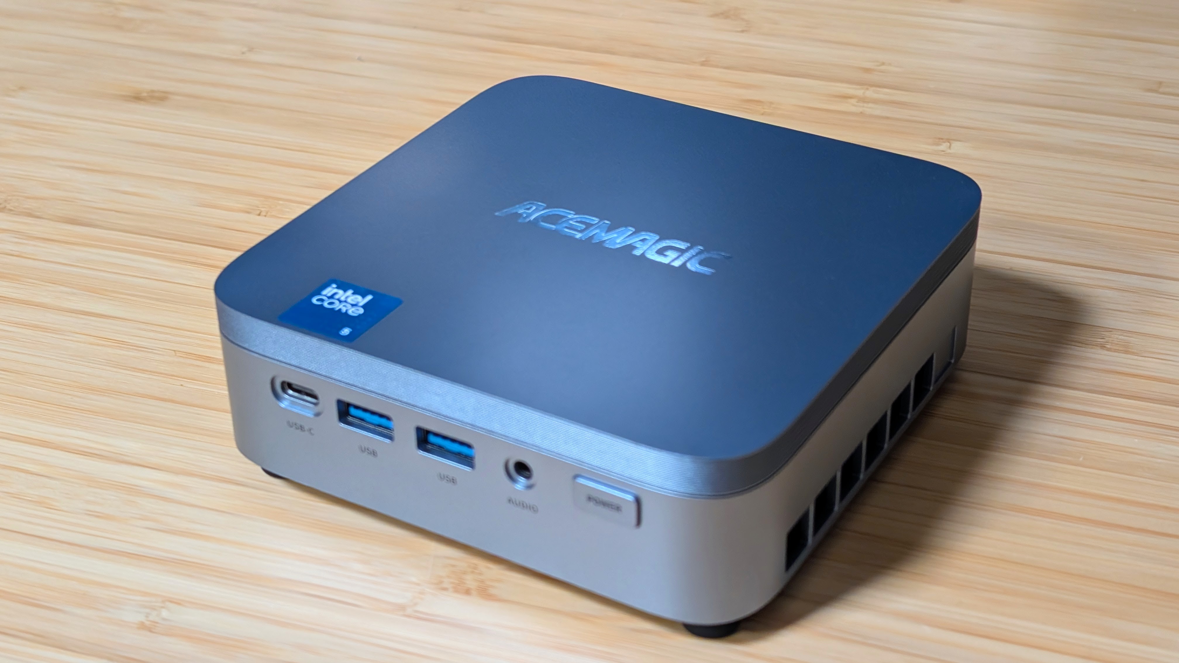 So sánh hiệu năng 3 mini PC mới: Acemagic Matrix M5, GMKtec EVO-X3 và Minisforum M2 Pro