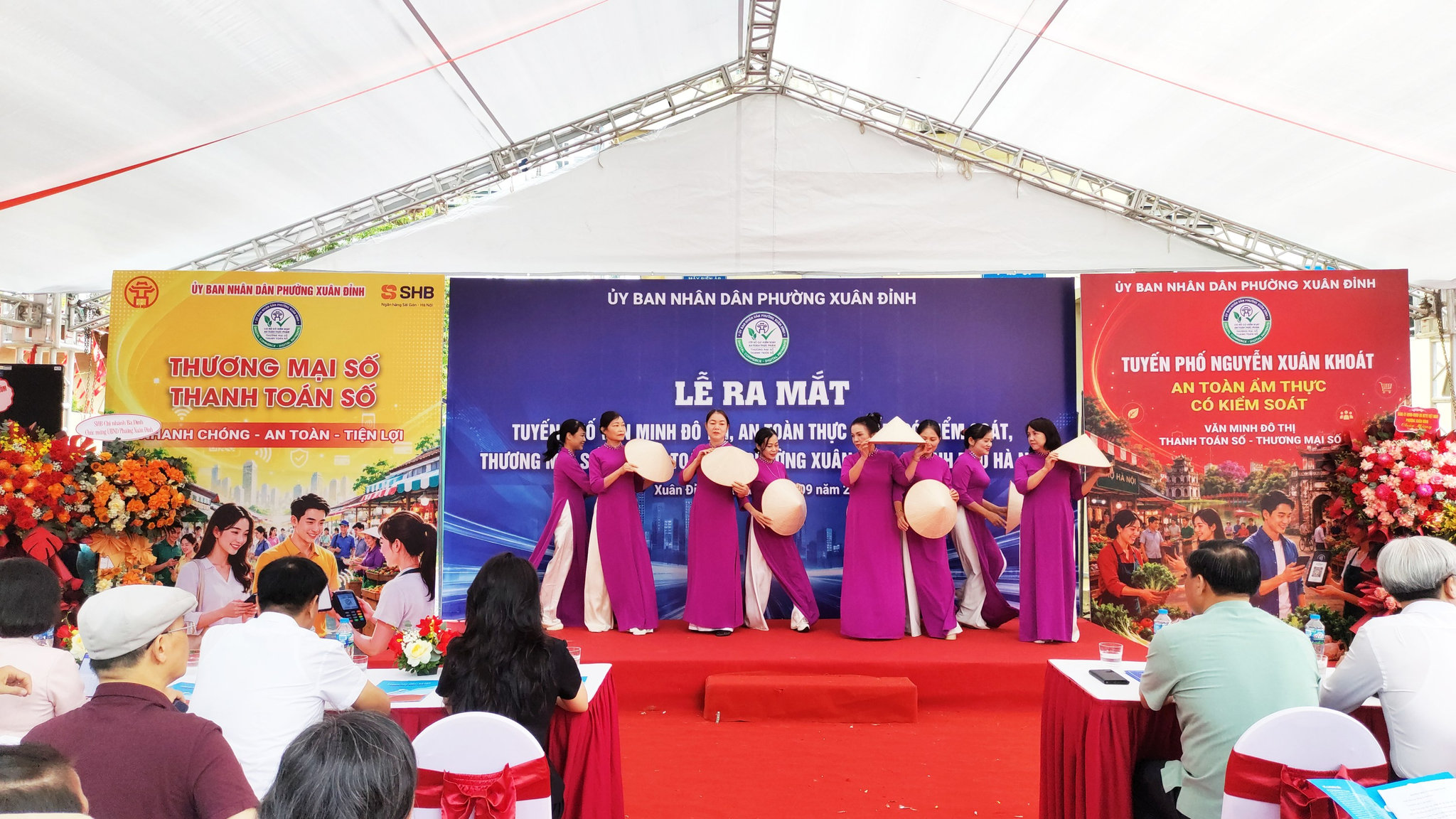 Từ xe bánh tráng vỉa hè đến thanh toán số: Ẩm thực đường phố bước vào kỷ nguyên mới