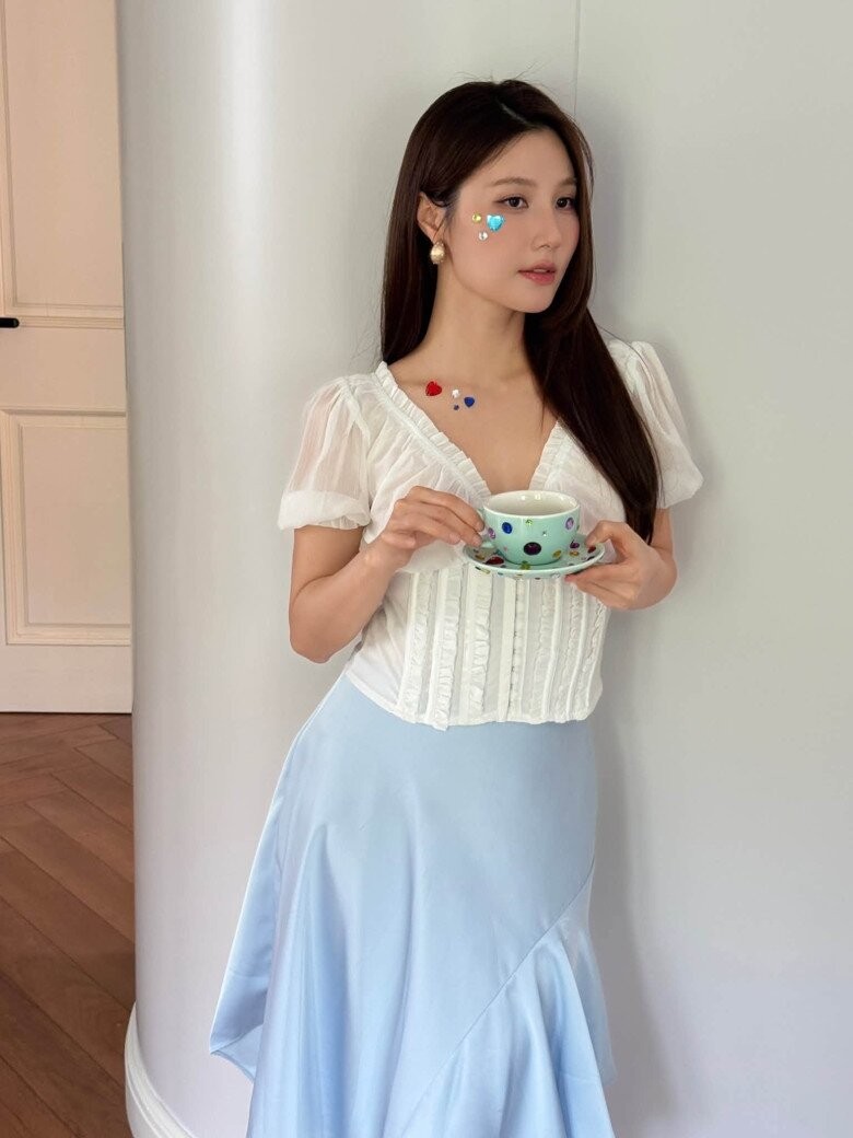 Sticker Trang Điểm Lên Ngôi: Look Trẻ Trung và Khác Lạ