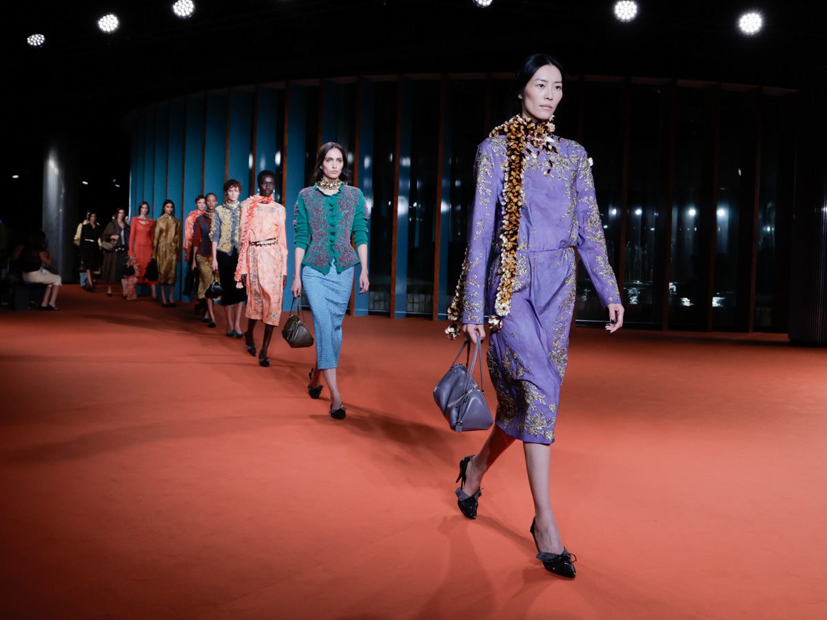 Tory Burch Xuân Hè: Khi màu sắc rực rỡ lật đổ tối giản