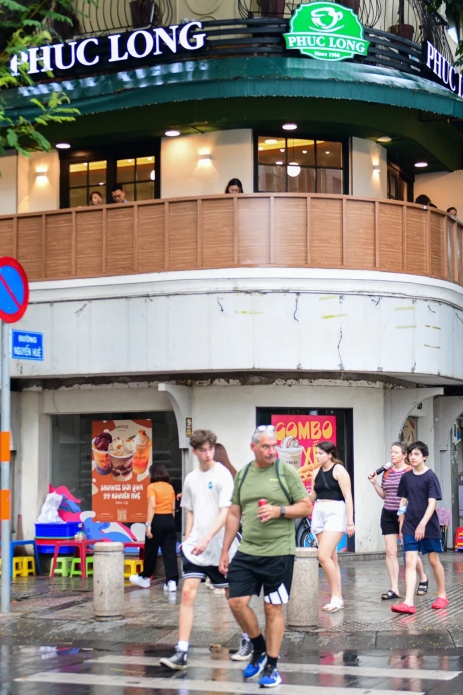 Chiến lược giá rẻ: cuộc chiến mới trên vỉa hè