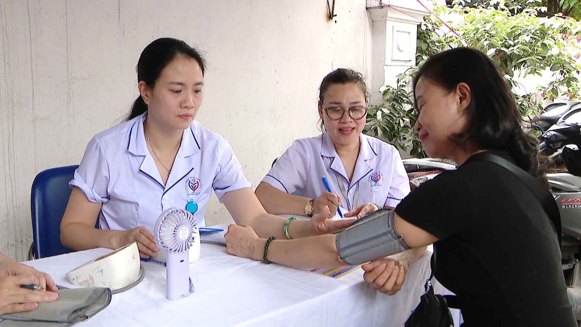 Người tăng huyết áp cần chuẩn bị gì khi đối mặt với nắng nóng kéo dài