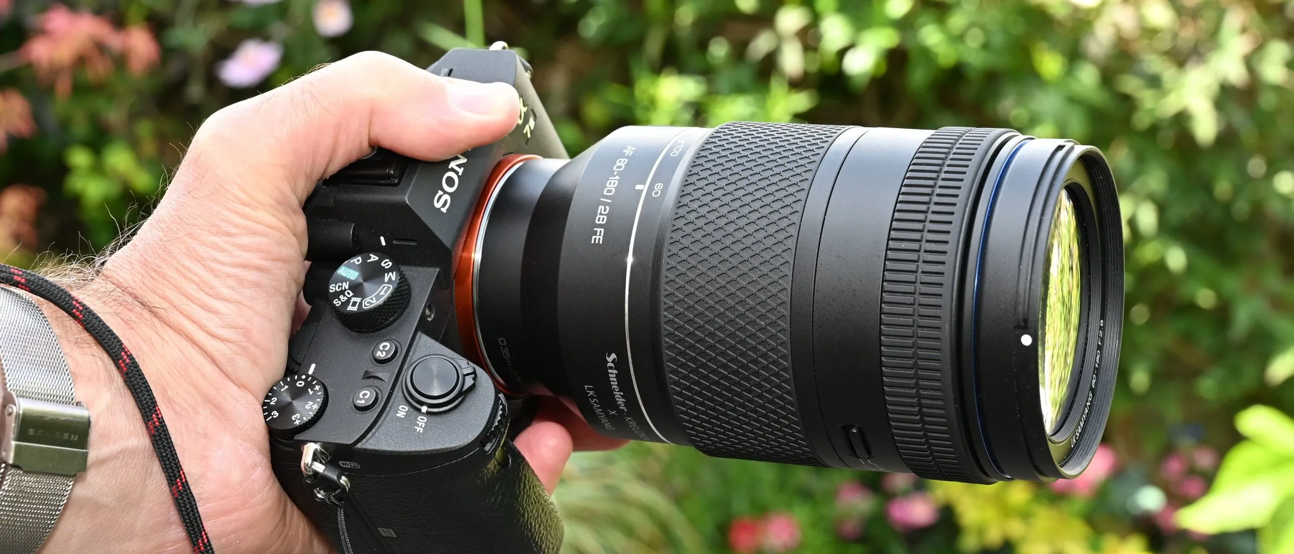 Bộ ba ống kính zoom f/2.8 giá cạnh tranh của Samyang