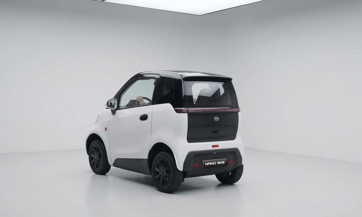 Xe điện mini 2 chỗ 120 triệu: Cú hích hay trào lưu?