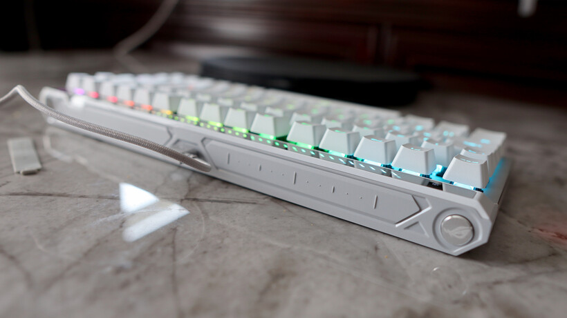 Asus ROG Falchion Ace 75 HE vs Tecware Spectre 75: Bàn phím gaming 75% nào đáng tiền?