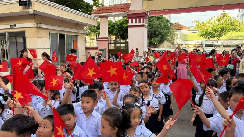 Siêu trường tiểu học Nha Trang 10.500 học sinh: Thách thức và lối thoát từ chuyển đổi số