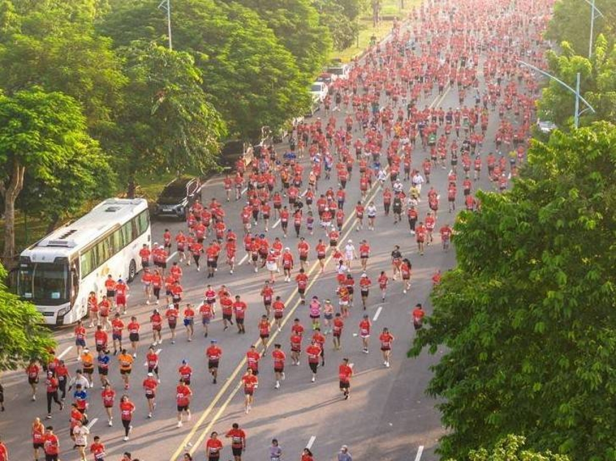 Marathon Quốc tế Hà Nội mùa 5: 14.000 bước chân trên cung đường di sản