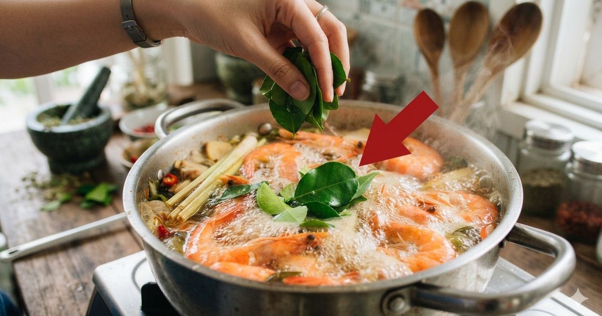 Lá thơm nào giúp tôm luộc đỏ au và cá kho không tanh?