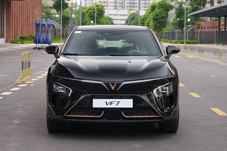 VinFast VF 7: SUV điện hạng C khác biệt với 349 mã lực