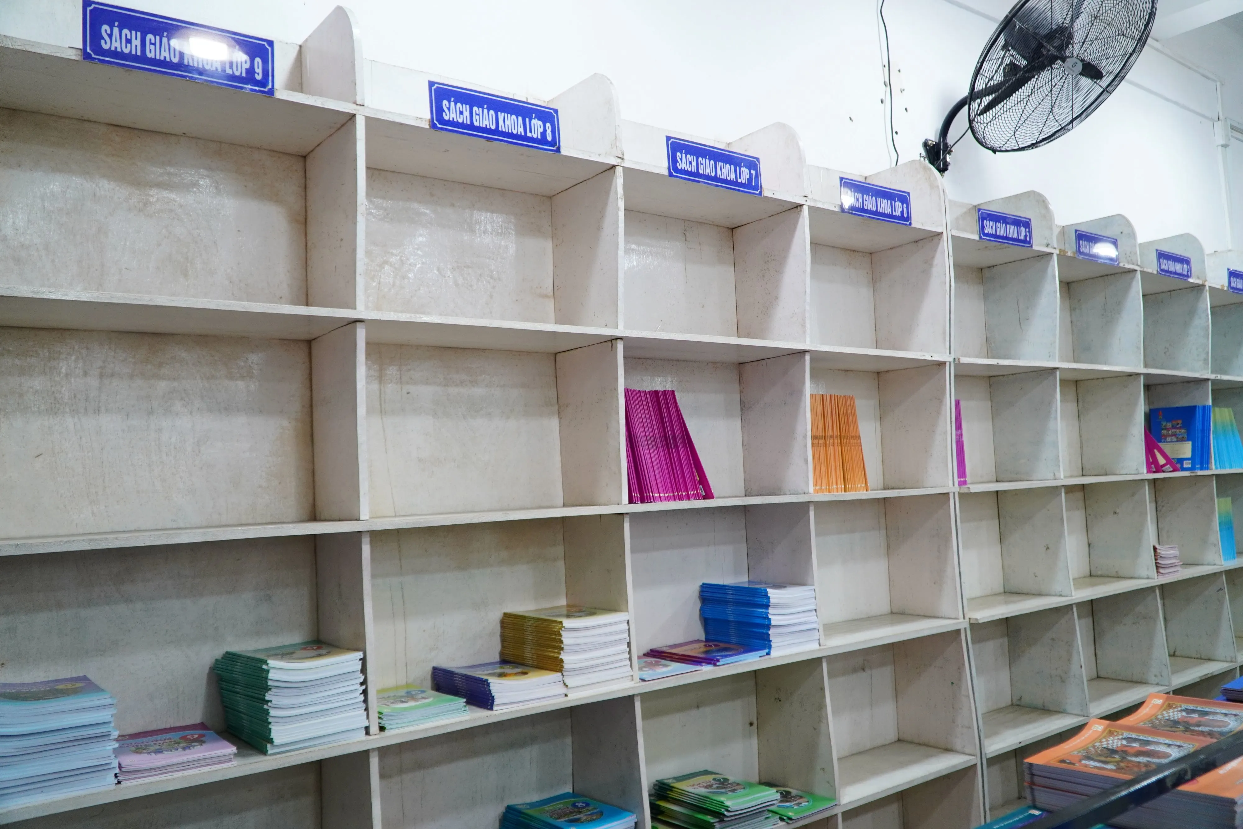 Huế chuyển hướng sách giáo khoa: ưu tiên học sinh khó khăn