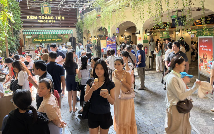 Khi những biểu tượng ẩm thực Hà Nội đóng cửa: Kem Tràng Tiền và khoảng trống di sản