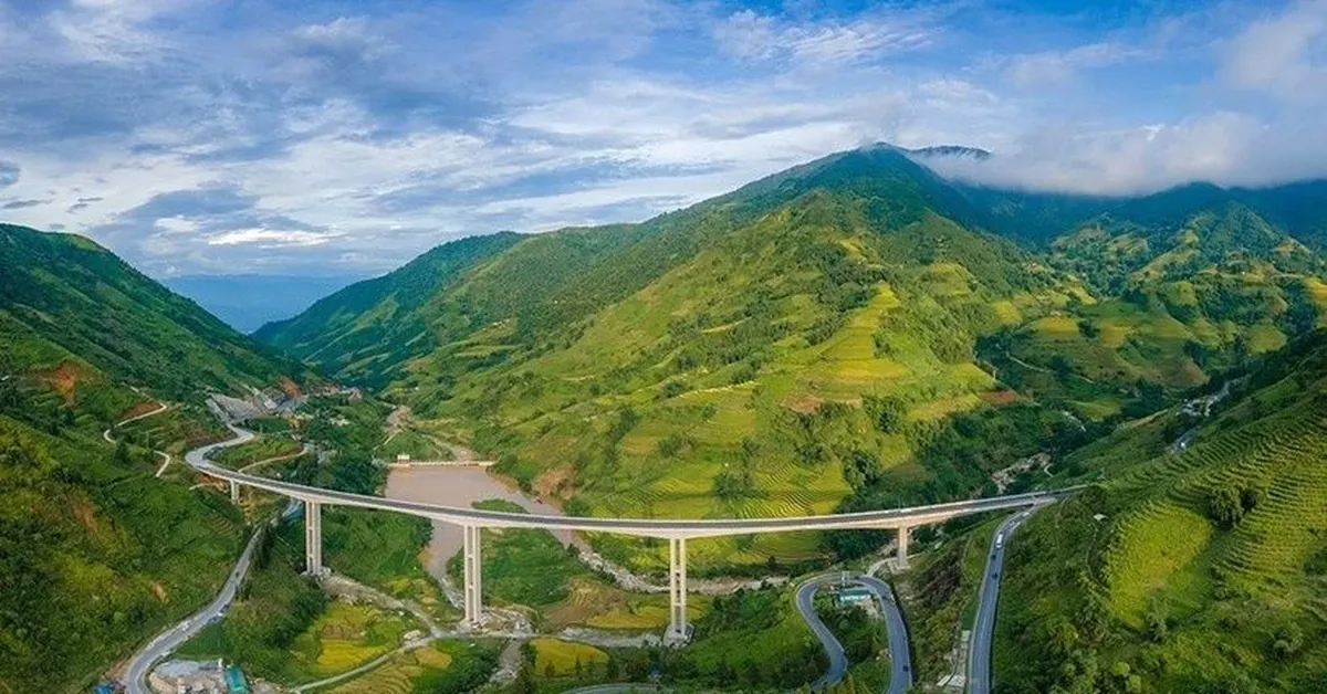 Cầu kính Bạch Long 632m: kỷ lục thế giới và bài toán du lịch mạo hiểm