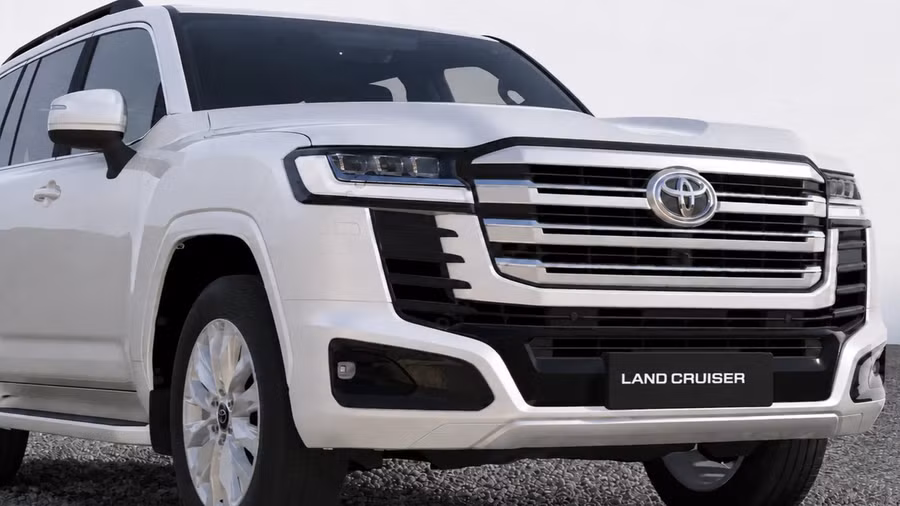 Toyota Land Cruiser Hybrid giá 4,71 tỷ đồng: đắt hay hợp lý?