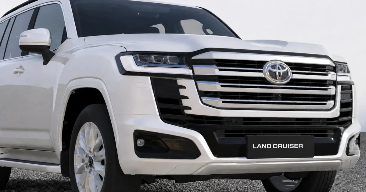 Toyota Land Cruiser Hybrid giá 4,71 tỷ đồng: đắt hay hợp lý?