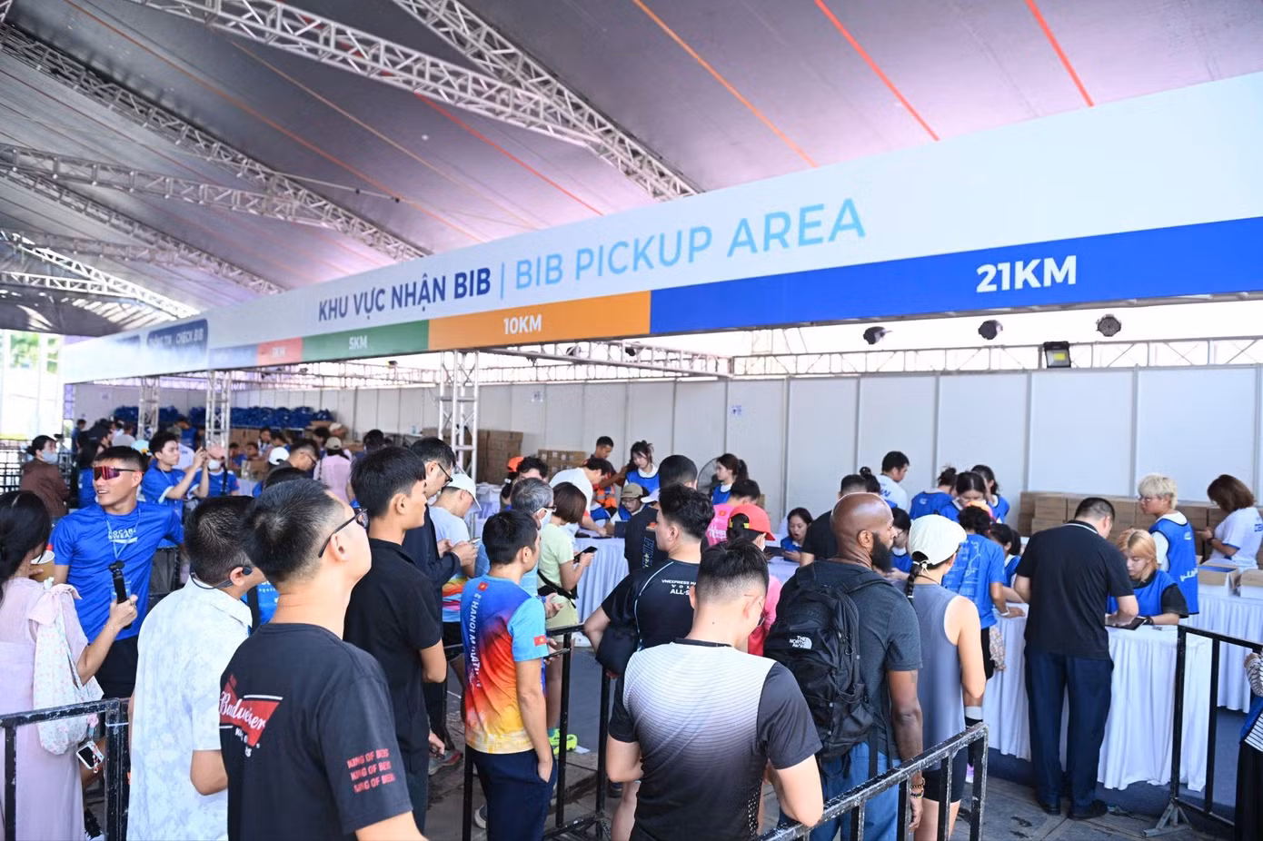 Pocari Sweat Run Hà Nội: Bình minh xanh của 5.000 runner