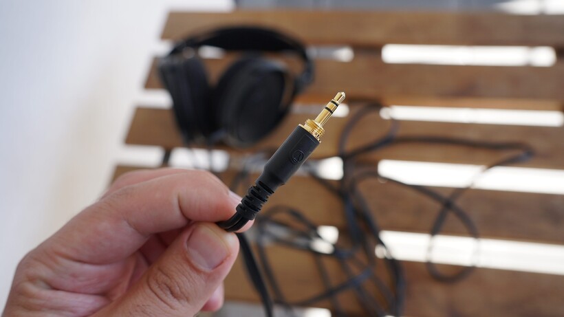 Audio-Technica ATH-R30x vs HiFiMAN HE6 Remastered: tai nghe open-back nào cho audiophile mới?
