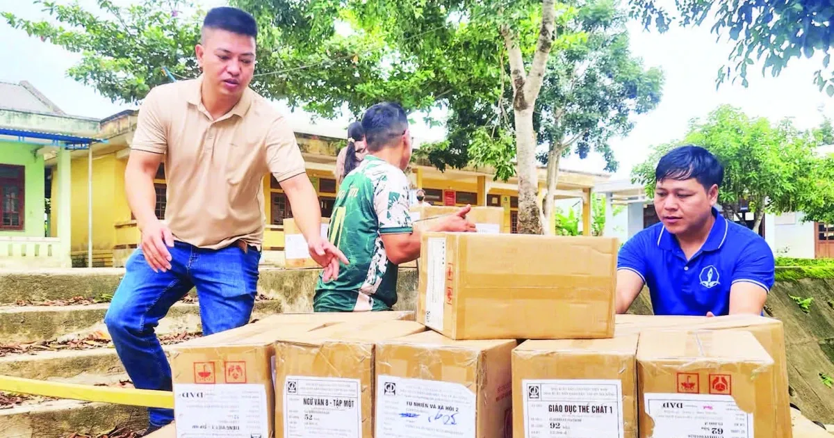 Thiếu sách giáo khoa kéo dài: lỗi hệ thống, không chỉ do phụ huynh mua muộn