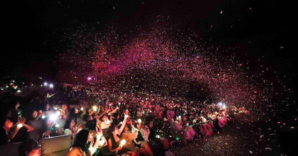 Khi rạp phim hóa sân khấu concert của SOOBIN