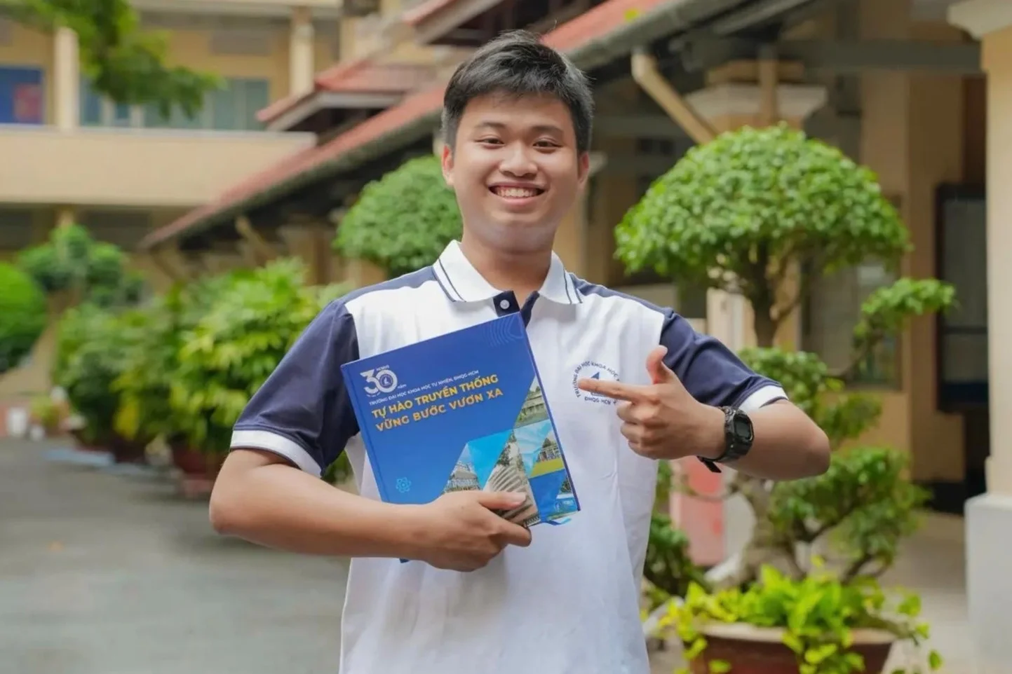 Từ bỏ giảng đường để ôn thi lại: hành trình trở thành thủ khoa kỳ thi năng lực