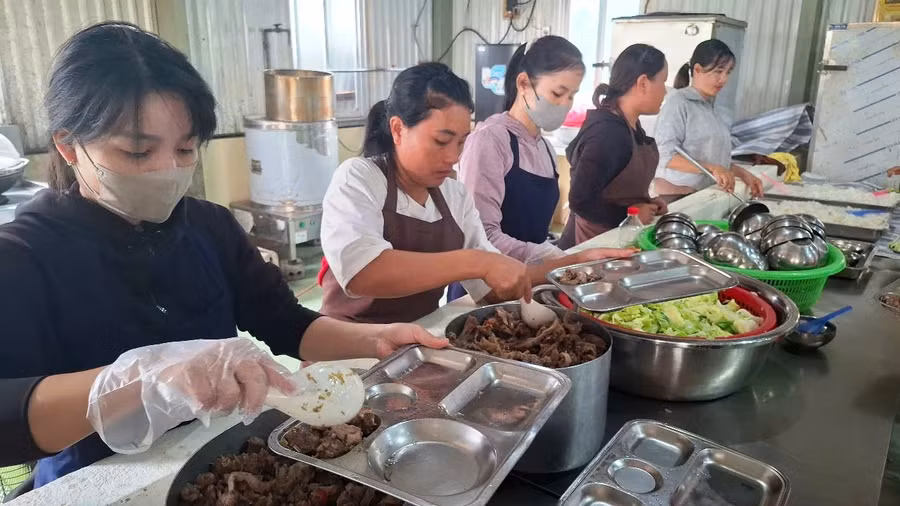 Những khoản phí nào trường công lập không được phép thu?
