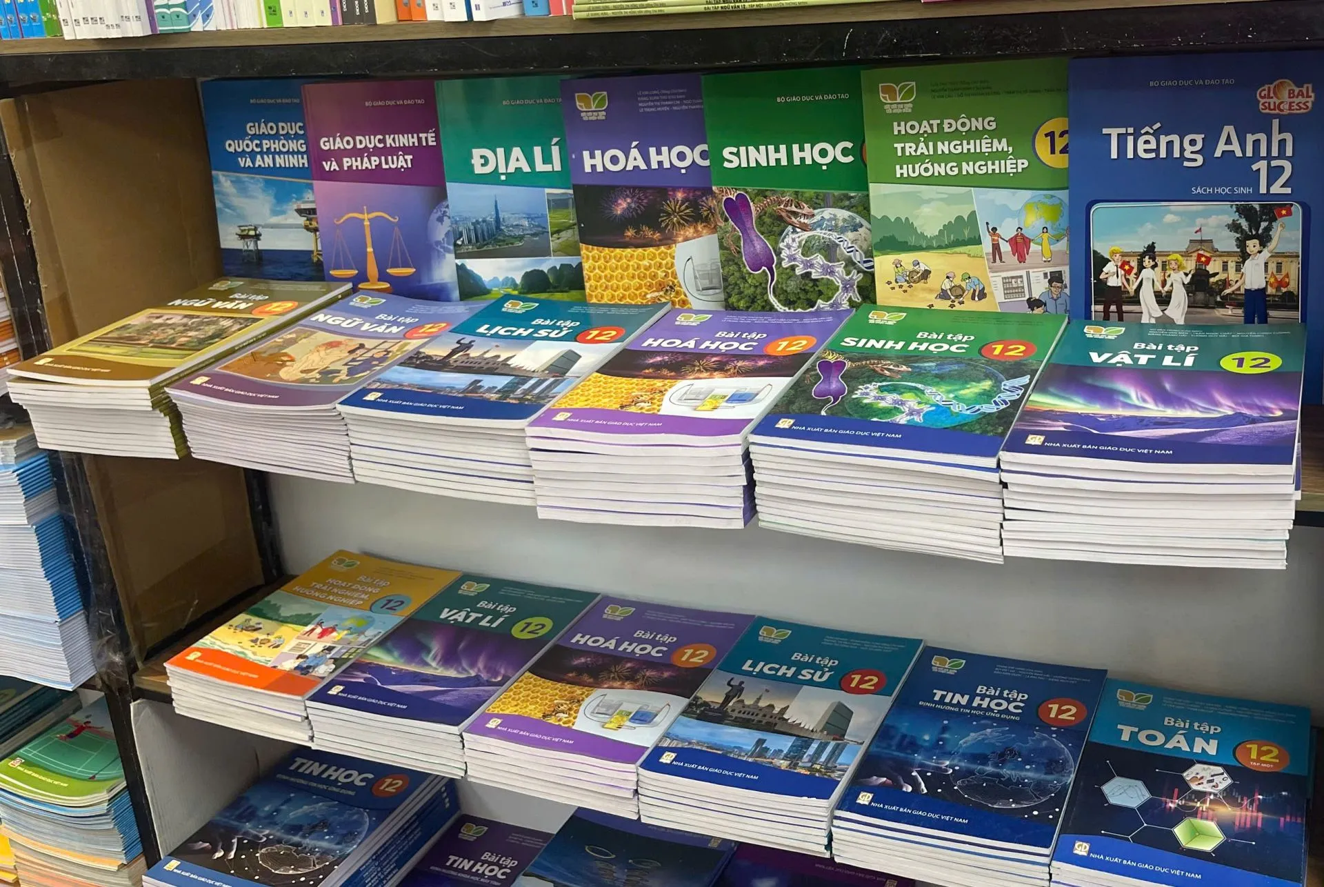 Chỉ đạo khẩn của Bộ GD-ĐT về thiếu sách giáo khoa: Phụ huynh cần nắm gì?
