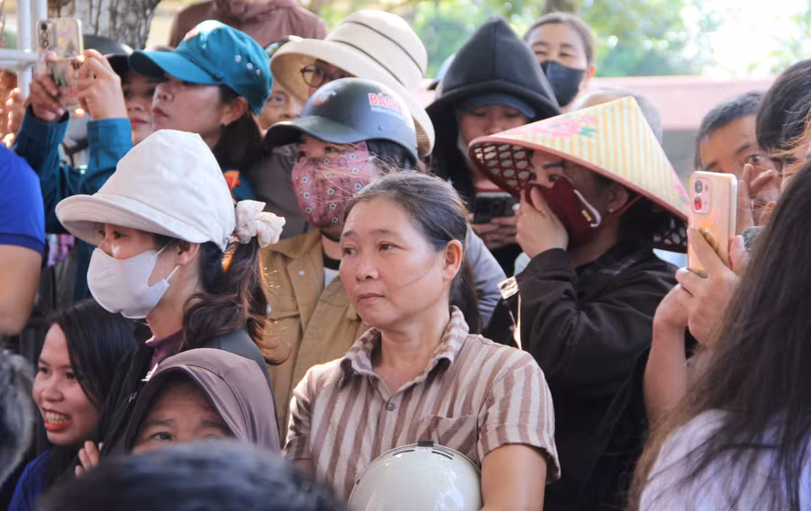 Trao xe đạp cho học sinh khó khăn: chiếc chìa khóa mở cửa lớp học