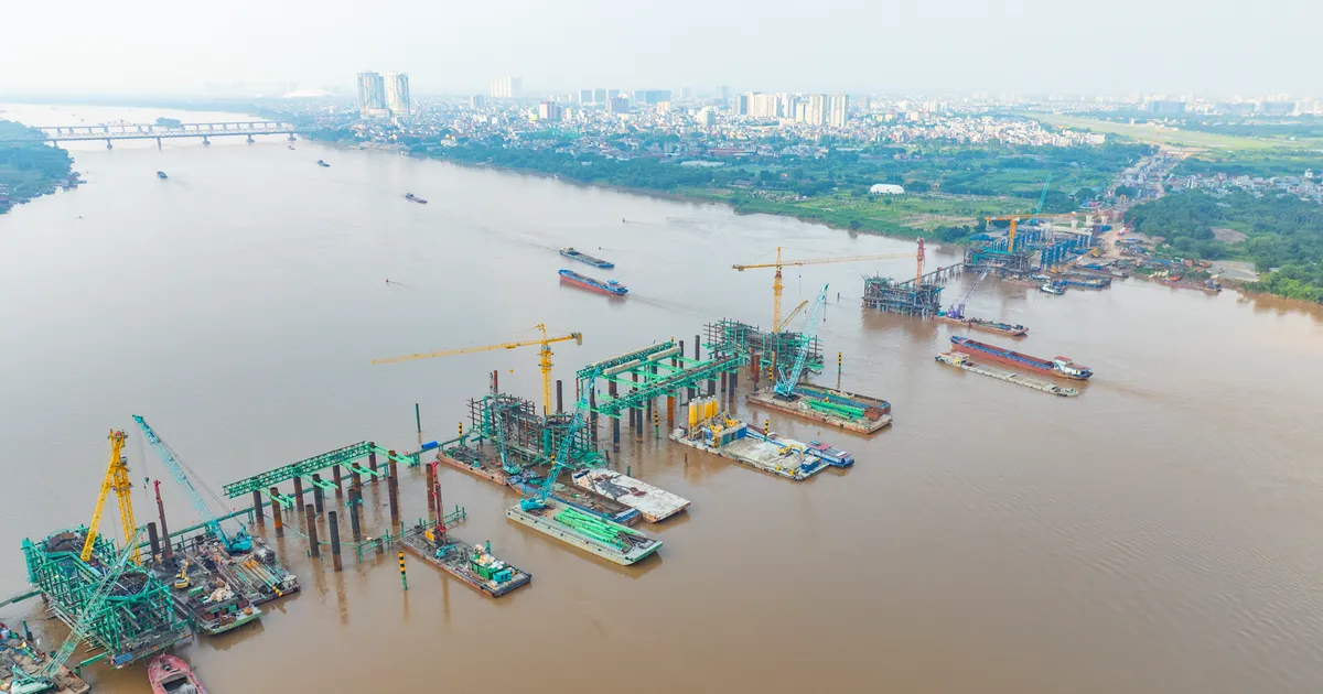 Cầu Trần Hưng Đạo và cuộc chạy đua lắp dựng 26.000 tấn thép trên sông Hồng