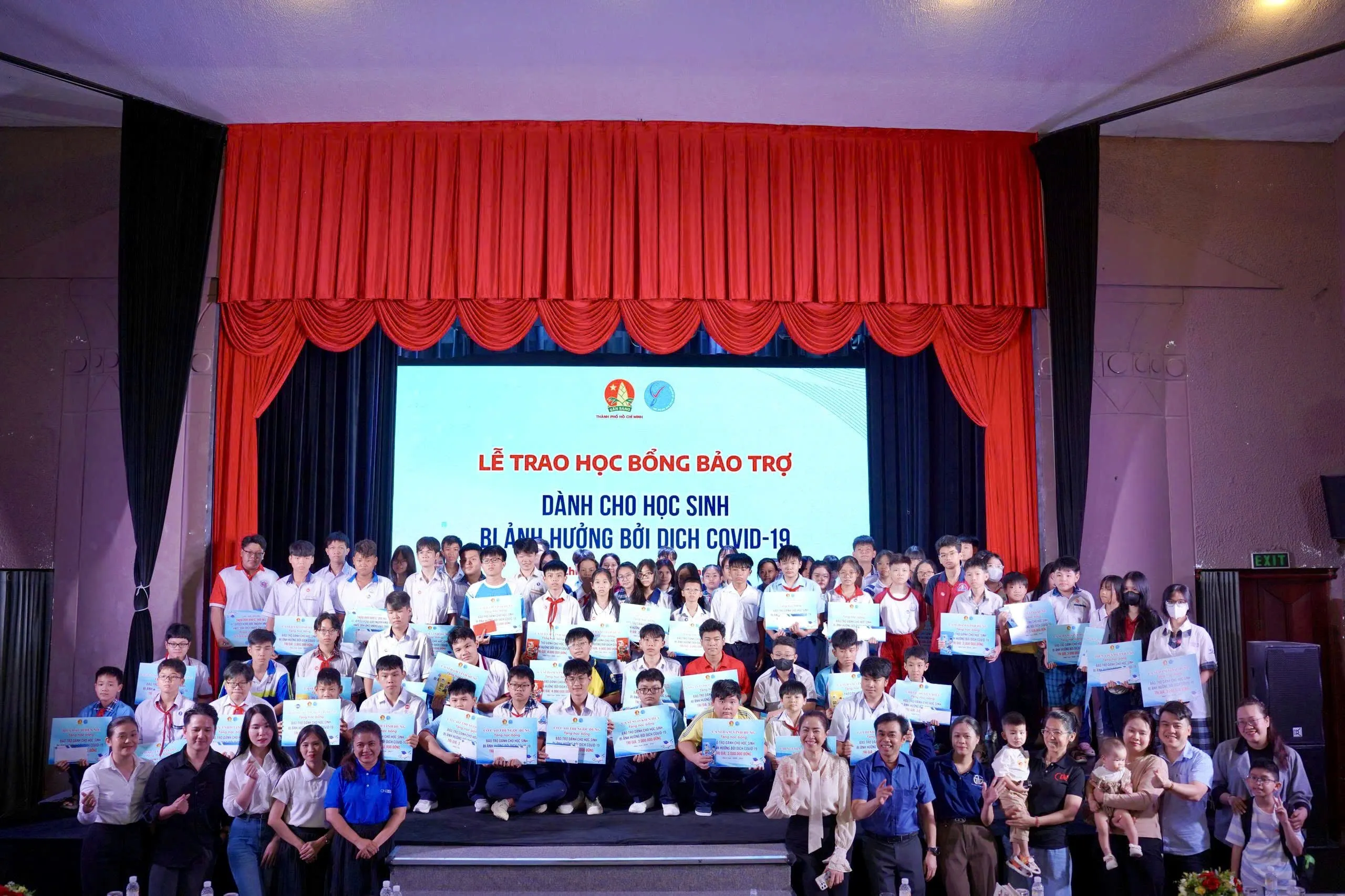Học bổng 1 tỉ đồng và bảo trợ bền bỉ cho học sinh mồ côi vì Covid-19
