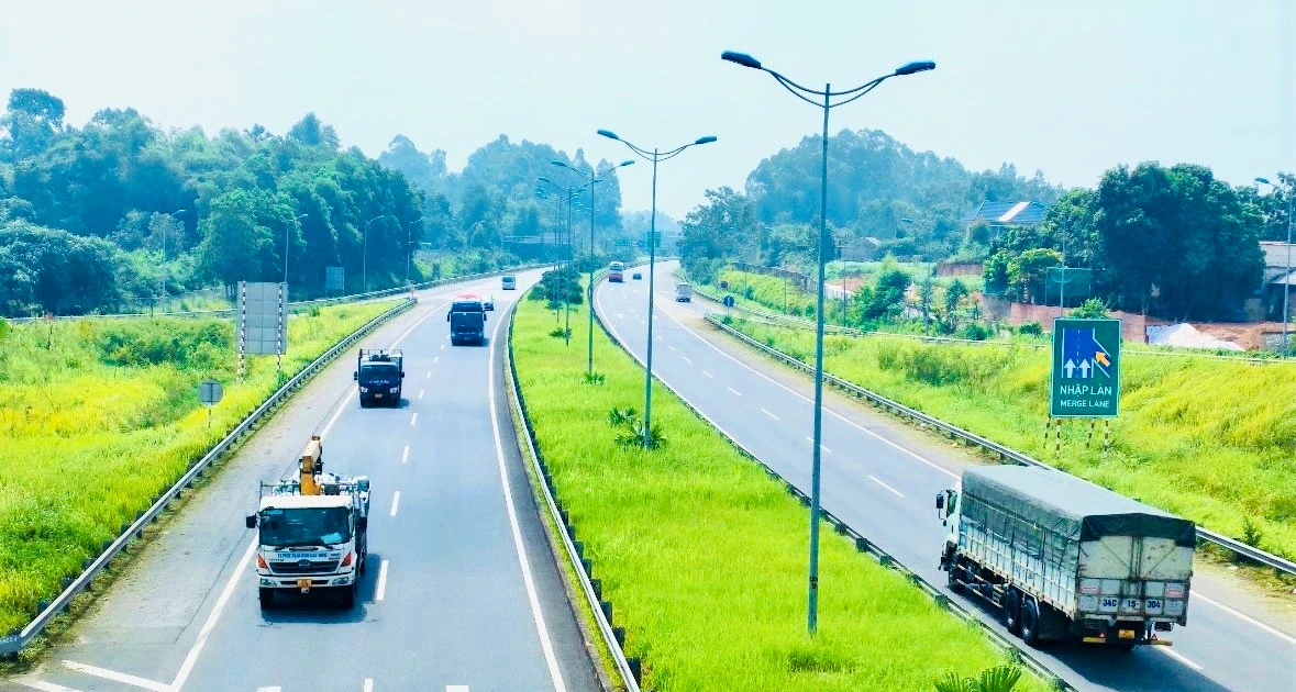 Bộ Xây dựng phản hồi cao tốc Quảng Ninh nối Vành đai 5: cần làm rõ chiến lược