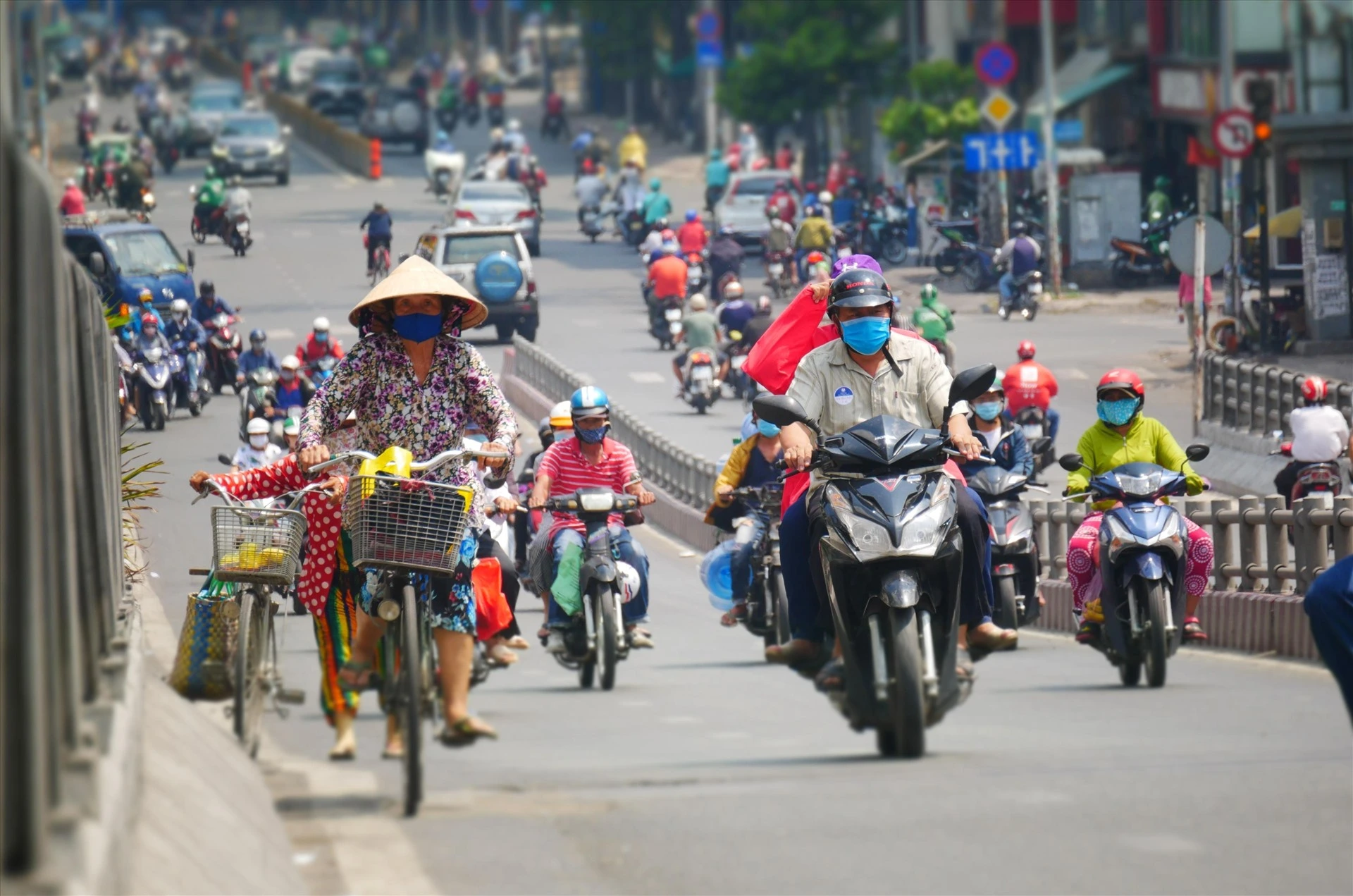 Nắng nóng kéo dài và tăng huyết áp: Cách bảo vệ tim mạch