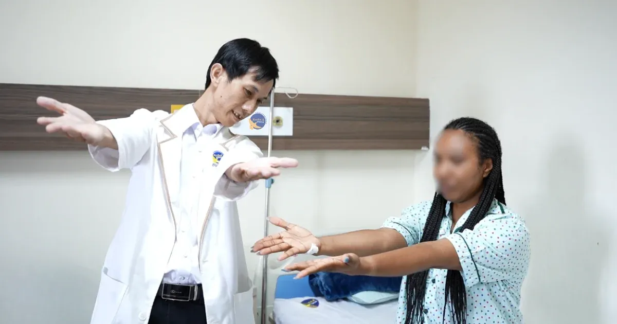 Nữ du khách Mỹ hồi phục ngoạn mục sau đột quỵ: sức mạnh của giờ vàng