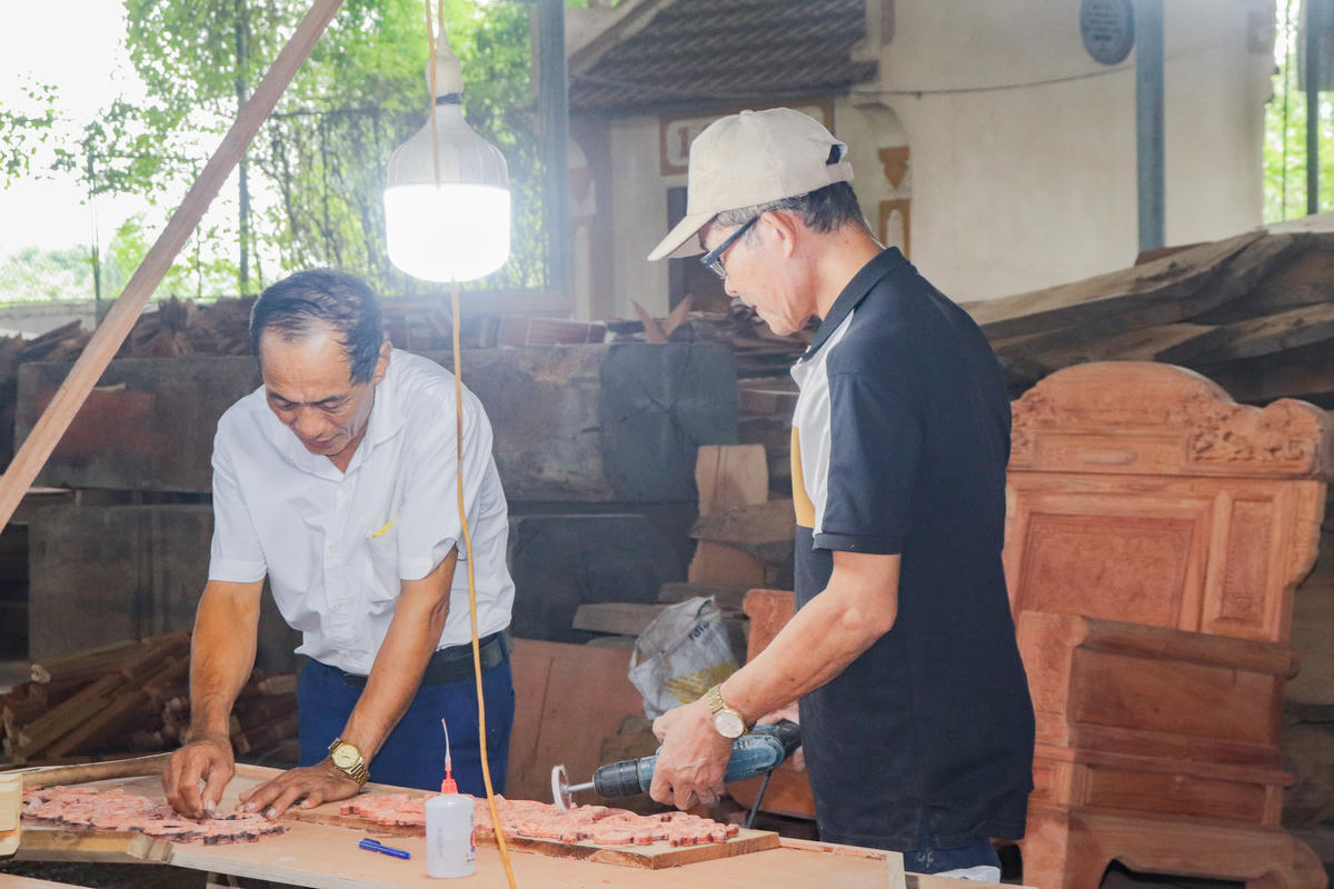 Từ nghề mộc truyền thống đến cơ sở gia công gỗ hiện đại