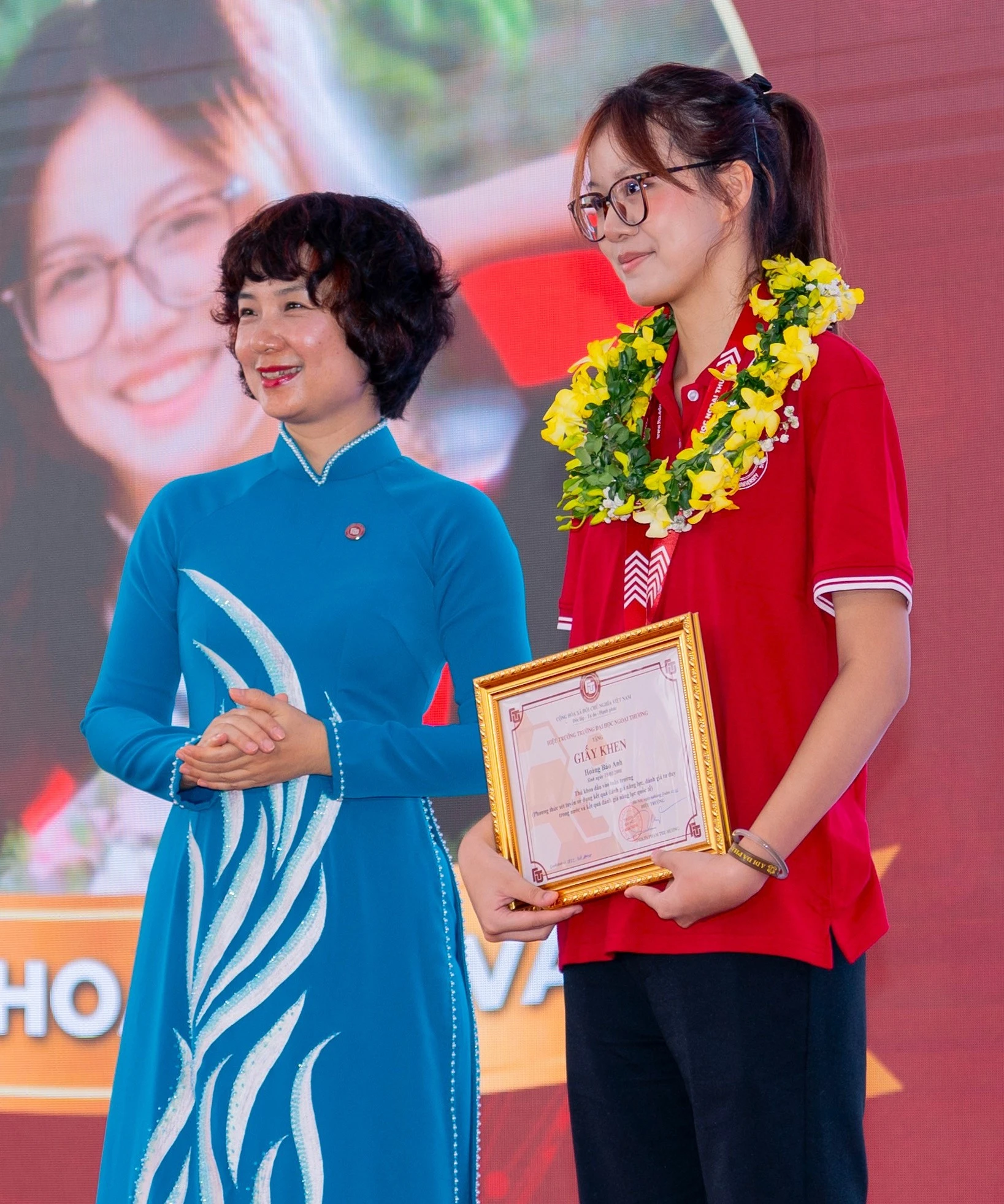 Từ IELTS 8.5 đến SAT tuyệt đối: Chiến lược học tập của nữ sinh thủ khoa
