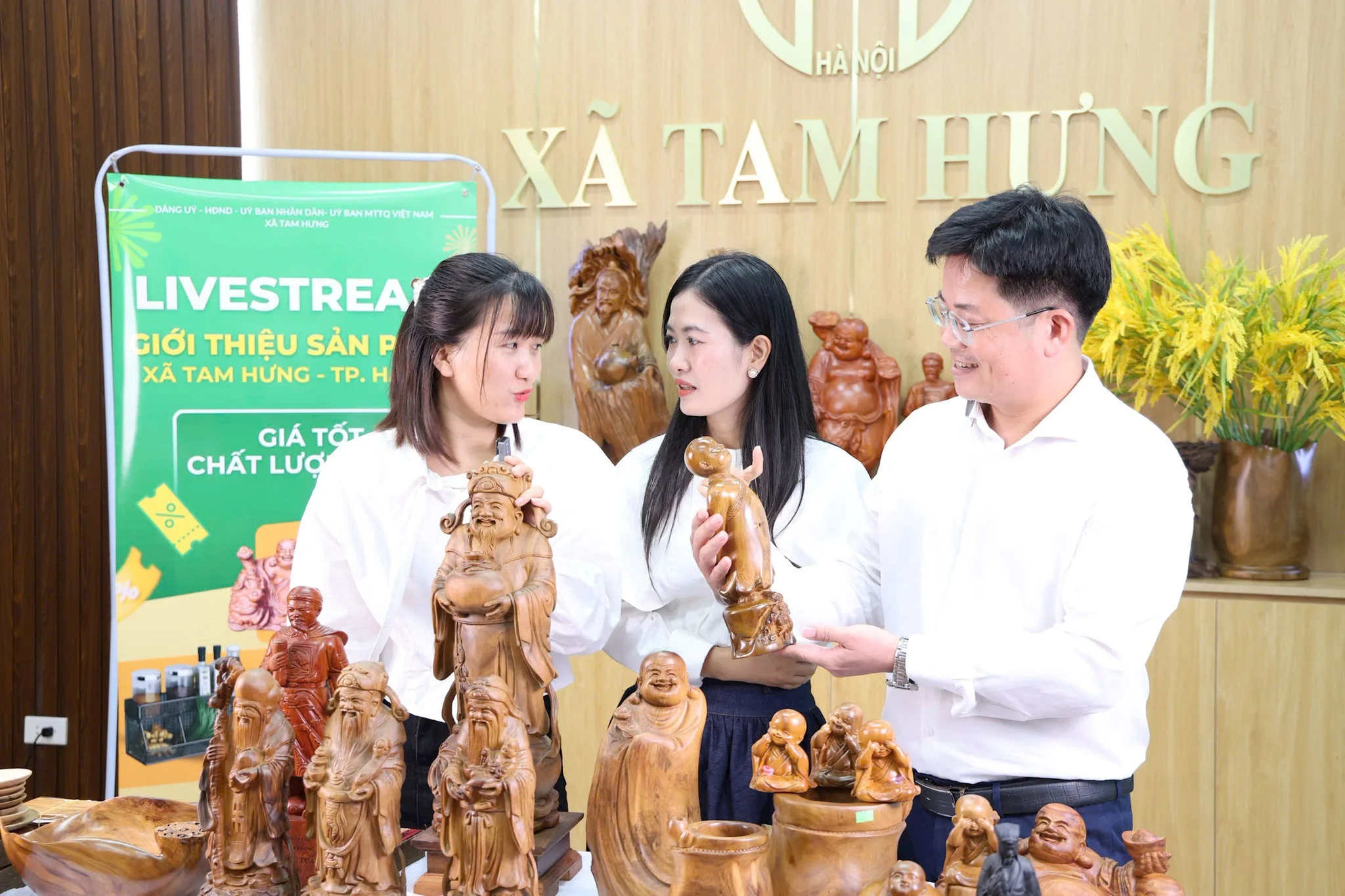 Từ xưởng mộc đến TikTok: Làng nghề mở chợ trong không gian số
