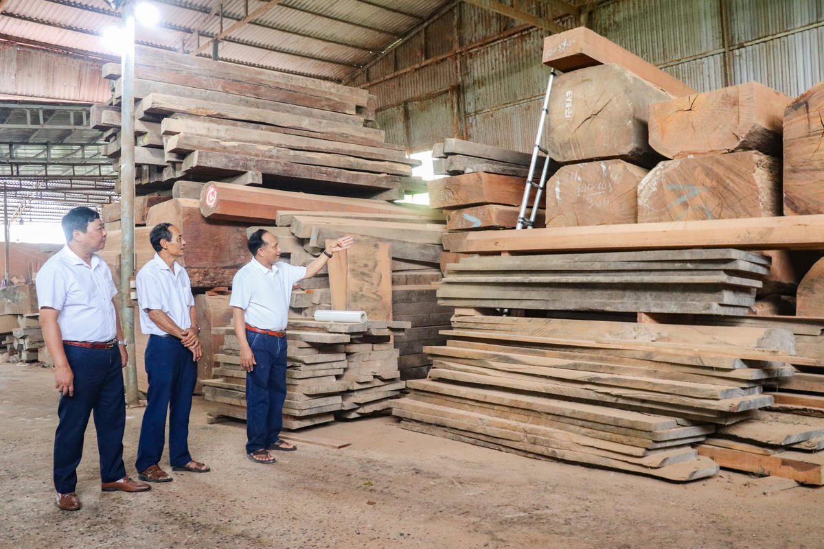Từ nghề mộc truyền thống đến cơ sở gia công gỗ hiện đại