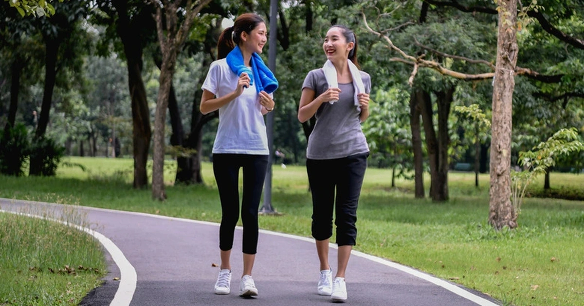 Tốc độ đi bộ quan trọng hơn số bước trong bảo vệ tim mạch
