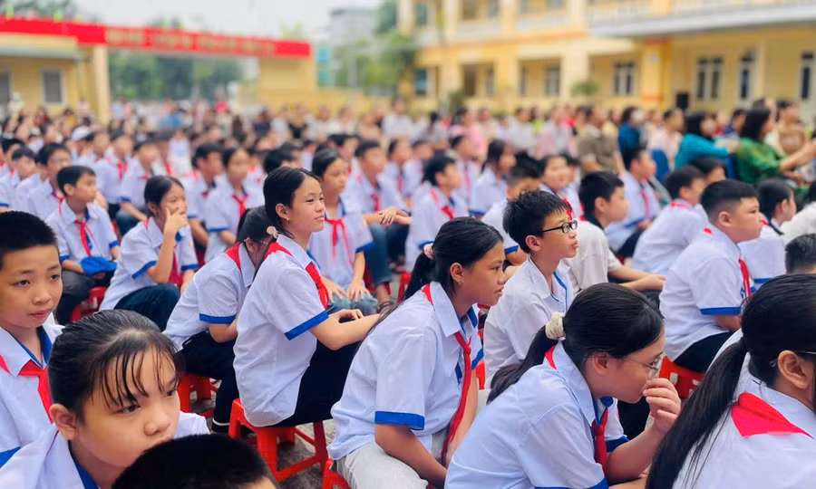 Những khoản phí nào trường công lập không được phép thu?