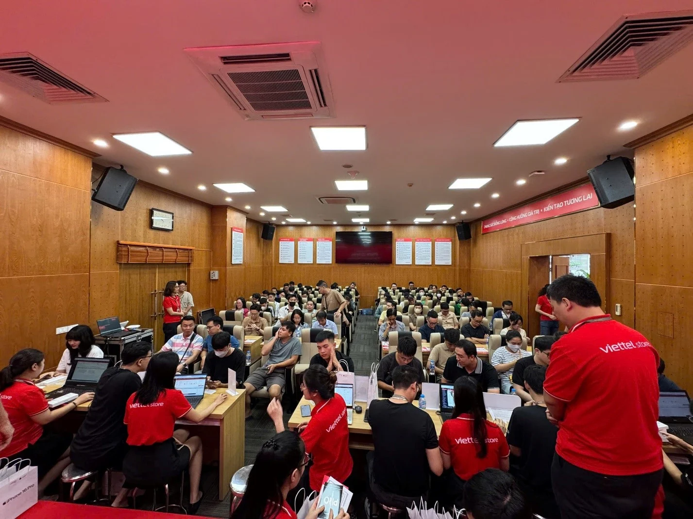 iPhone 18 Pro giảm giá tới 18 triệu tại Viettel Store: Nên mua ngay hay đợi?