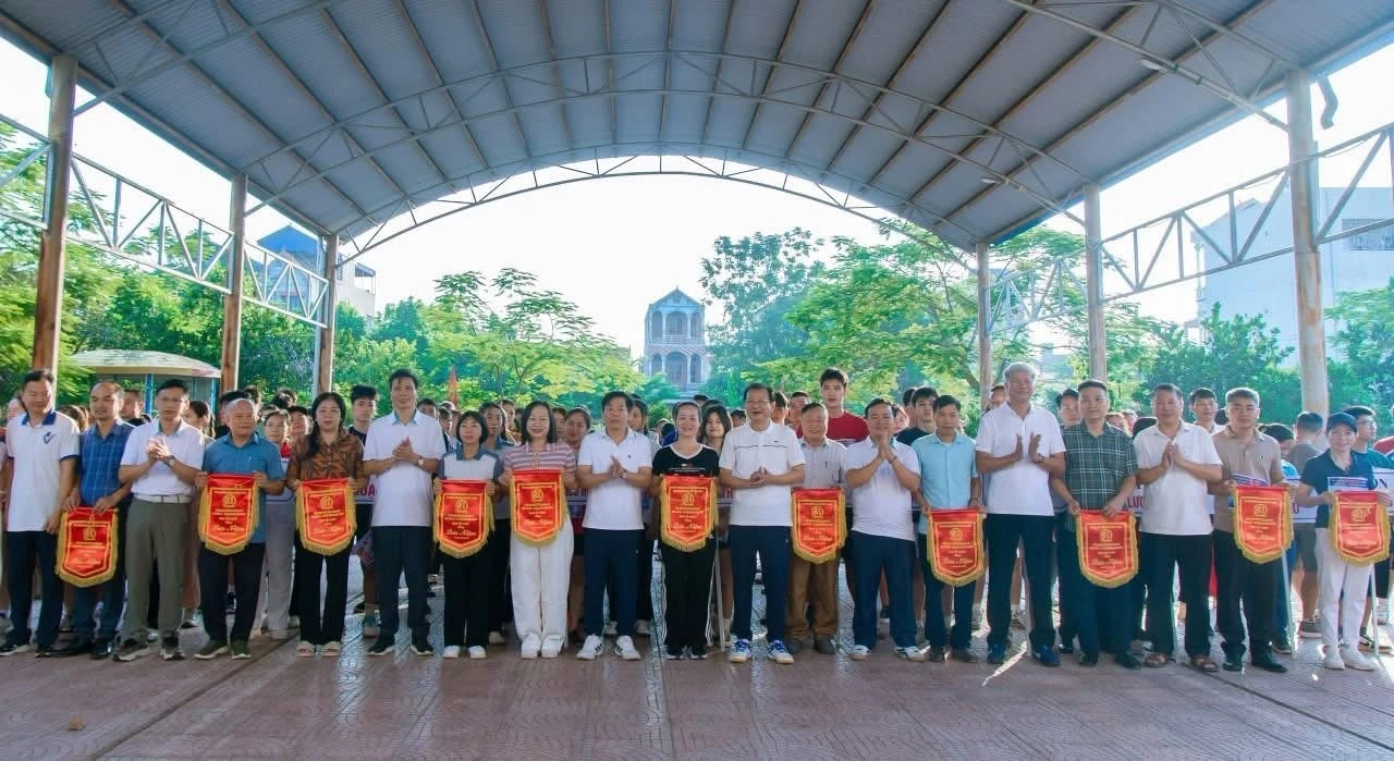Giải chạy Báo Hànộimới Vì hòa bình: Khi cả phường cùng ra đường chạy