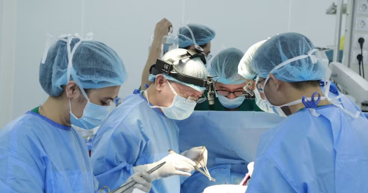 Ca phẫu thuật “cân não” nạo vét vôi hóa đường ra thất trái