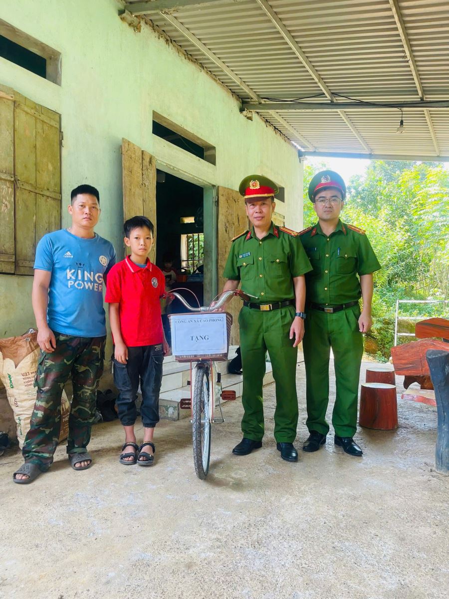 Khi xe đạp và đồng phục trở thành tấm vé đến trường