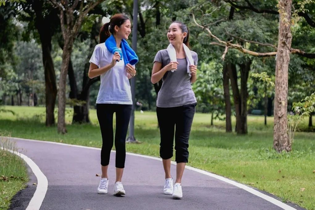 Tốc độ đi bộ quan trọng hơn số bước trong bảo vệ tim mạch