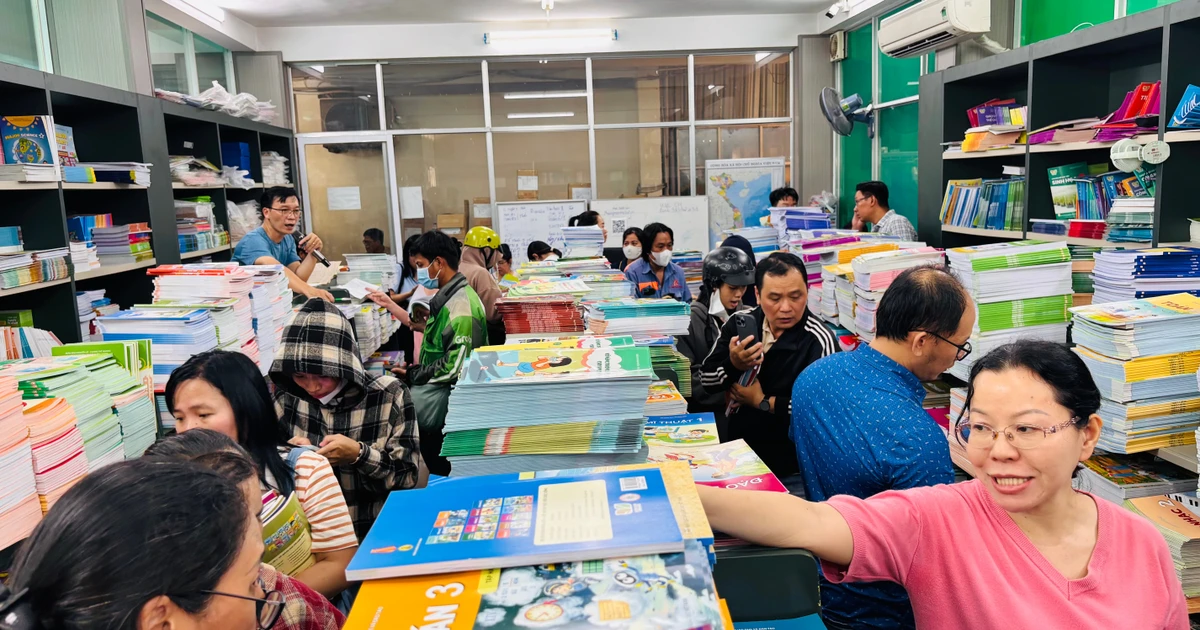 Sách giáo khoa cung vượt cầu nhưng học sinh vẫn thiếu: nghịch lý và lối ra từ chính các trường