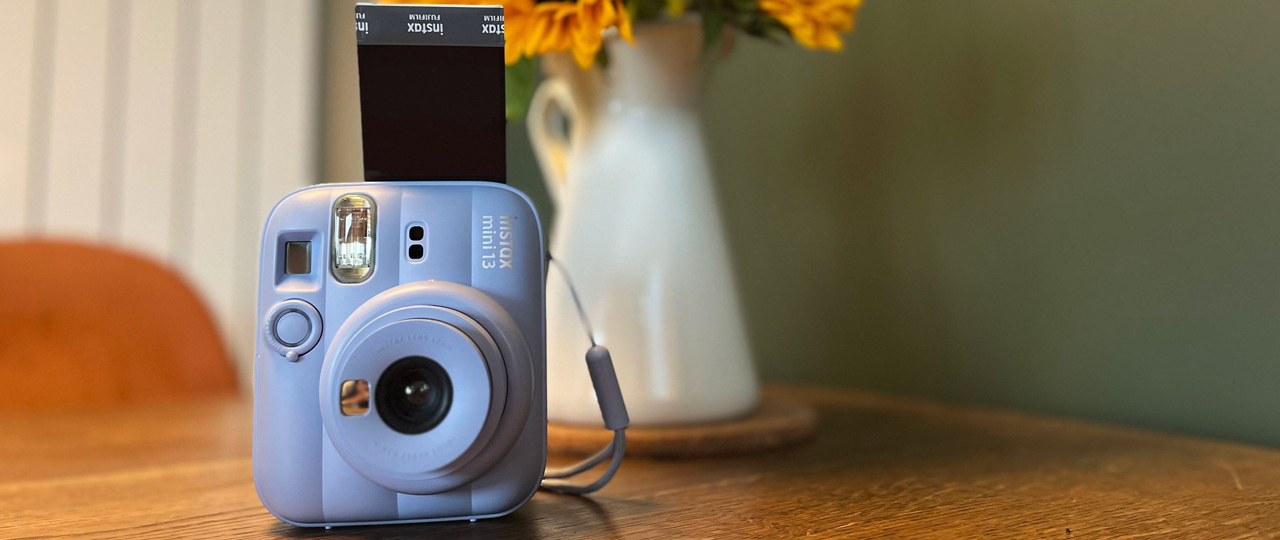 Máy Ảnh Lấy Liền Instax Mini 12 13: Lựa Chọn Giá Rẻ Cho Người Mới