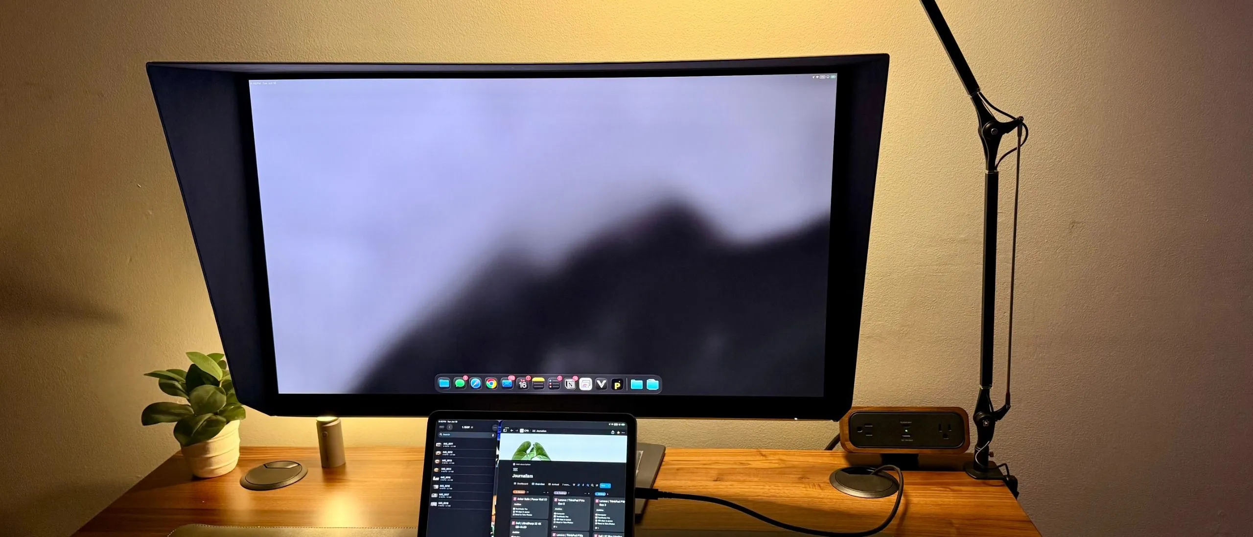 Màn hình OLED 4K cao cấp cho nhà sáng tạo: Dell UltraSharp U3226Q và Arzopa Z1RC