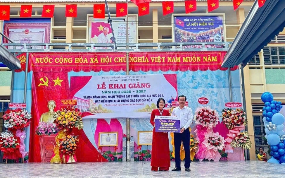 Các công ty năng lượng và dầu khí hỗ trợ học sinh khó khăn