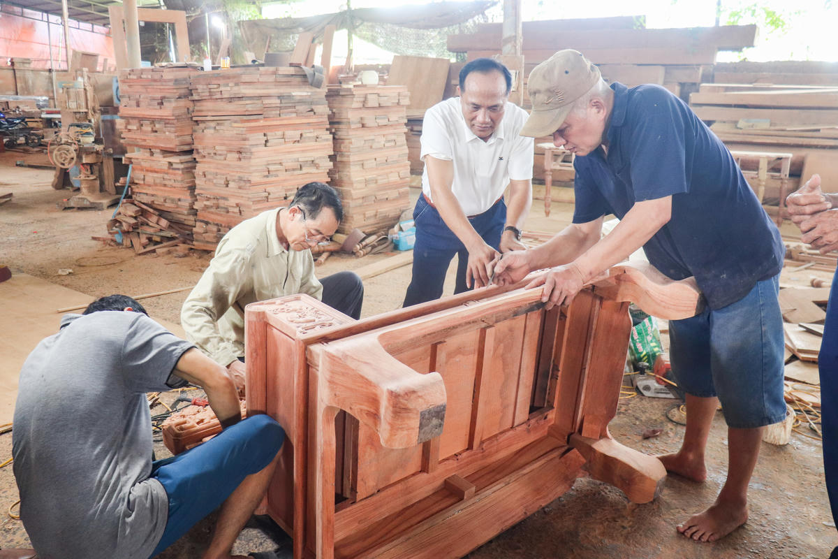 Từ nghề mộc truyền thống đến cơ sở gia công gỗ hiện đại